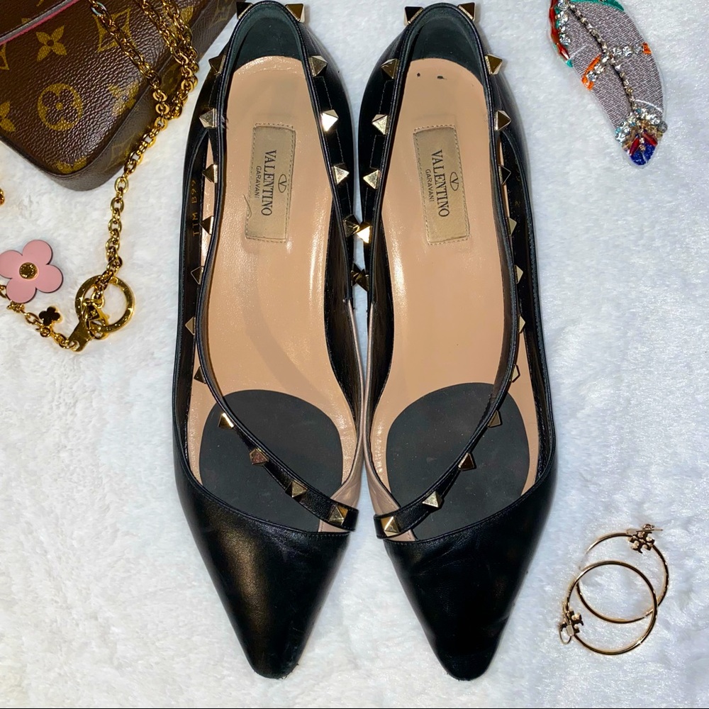 Valentino rock stud flats! Size 39, EUC, Black & Tan, classic shoes w/a twist!
